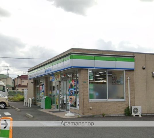 コンビニ　ファミリーマート（コンビニ）まで1142m
