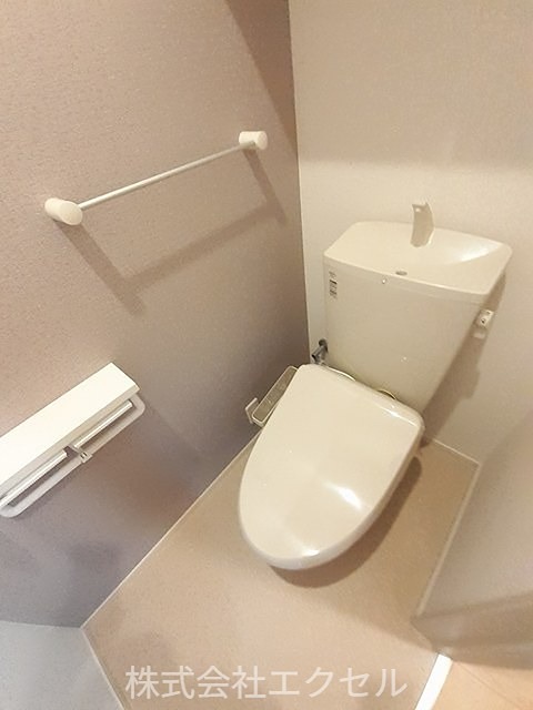 トイレ　ウォシュレット完備です。