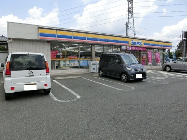 コンビニ　ミニストップ四街道栗山店（コンビニ）まで608m