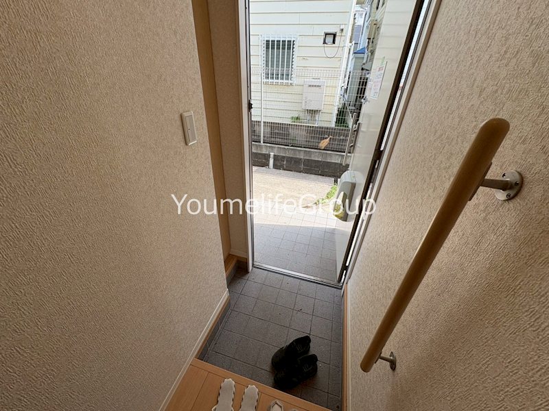 小田急江ノ島線 鵠沼海岸駅 徒歩11分 2階建 築13年の玄関写真