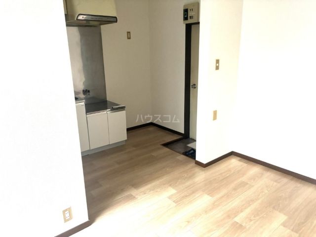 シャイニーフラッツの居間写真