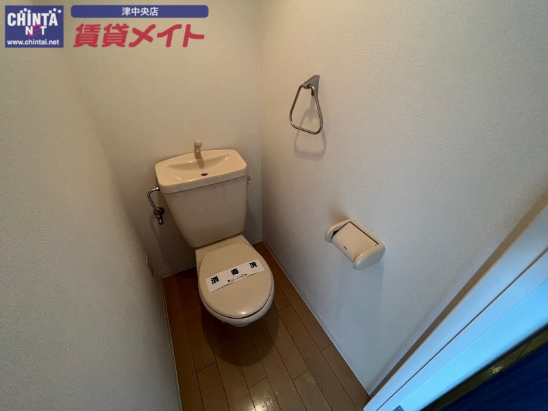 トイレ　同物件別室反転タイプ画像