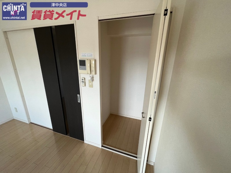 収納　同物件別室反転タイプ画像