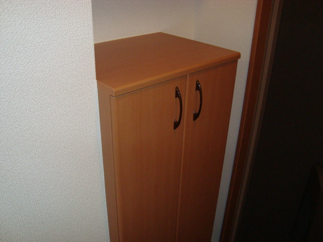 その他　下足入