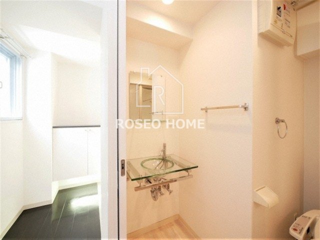 洗面設備　同マンション別部屋：参考写真