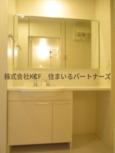 洗面設備　コンパクトで使いやすい洗面所
