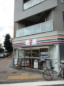 コンビニ　セブンイレブン港区西麻布3丁目店（コンビニ）まで131m