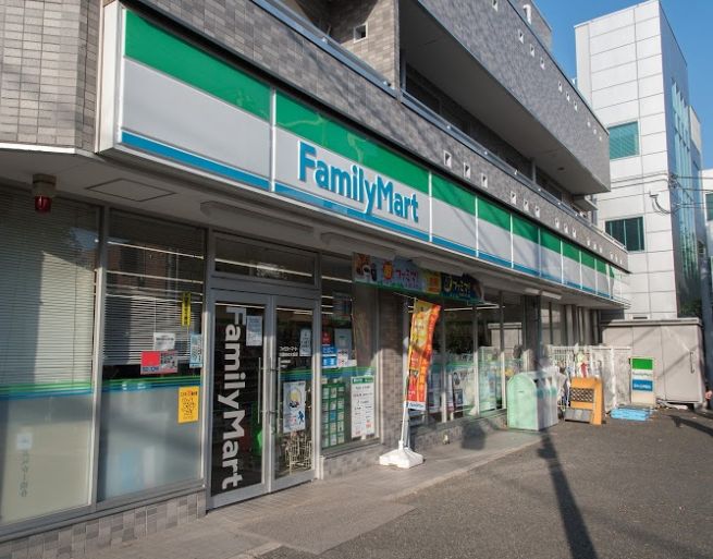 コンビニ　ファミリーマート目黒柿の木坂店（コンビニ）まで392m