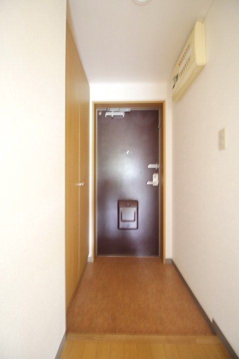 玄関　※別部屋参考写真です