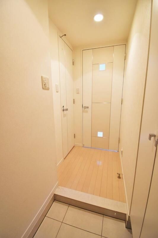 西武新宿線 中井駅 徒歩9分 15階建 築22年の玄関写真