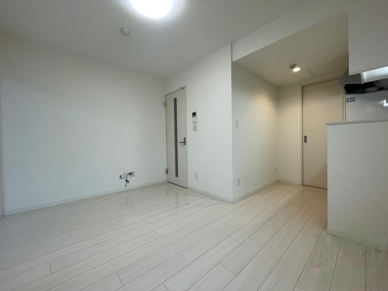 居室・リビング　リビングです。白を基調としていてお部屋全体が明るいですね！