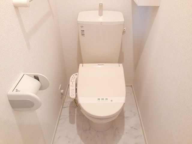 東武佐野線 田沼駅 徒歩16分 2階建 築10年のトイレ写真