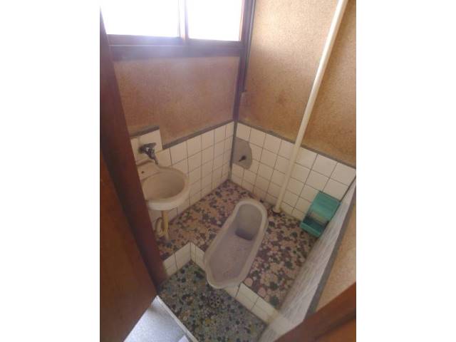 地下鉄名港線 六番町駅 徒歩5分 2階建 築56年のトイレ写真