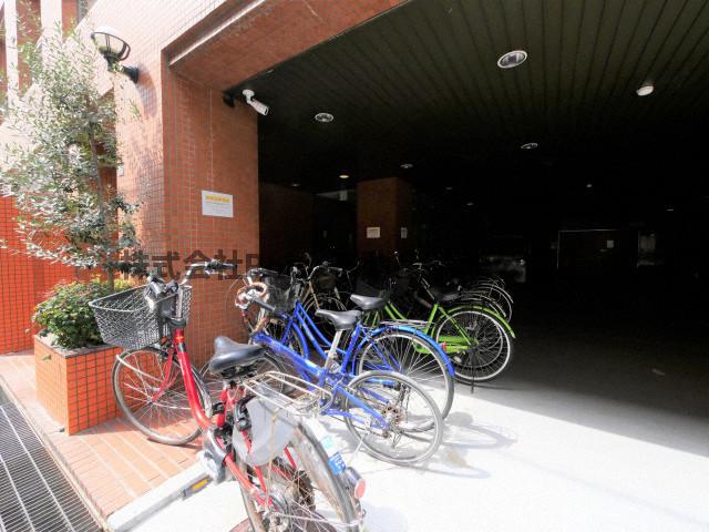 地下鉄長堀鶴見緑地線 西長堀駅 徒歩5分 10階建 築50年の外観写真