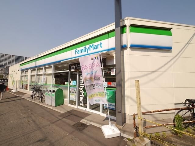 コンビニ　ファミリーマート（コンビニ）まで112m