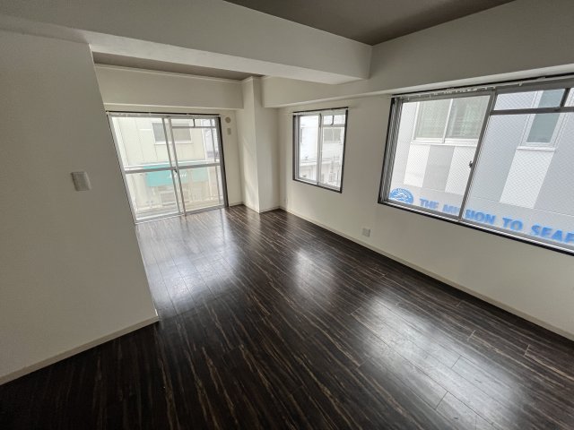 新井マンションの居間写真