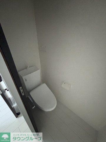 トイレ　★奇数階・偶数階で木材や壁の色が異なります。