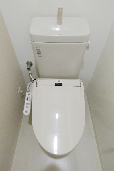 トイレ　同タイプ、別部屋の写真です。