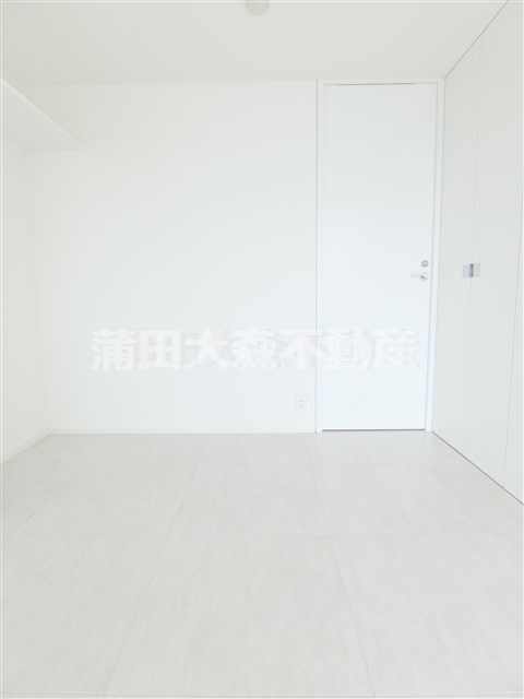 その他　壁一面収納の洋室4.5帖　寝室