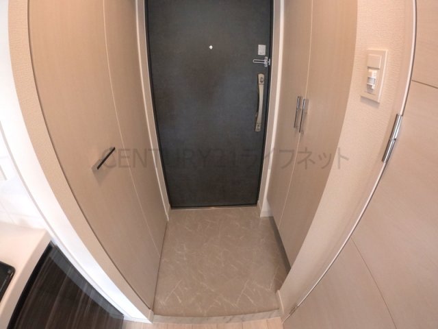 ライジングメゾン新大阪サウスの玄関写真