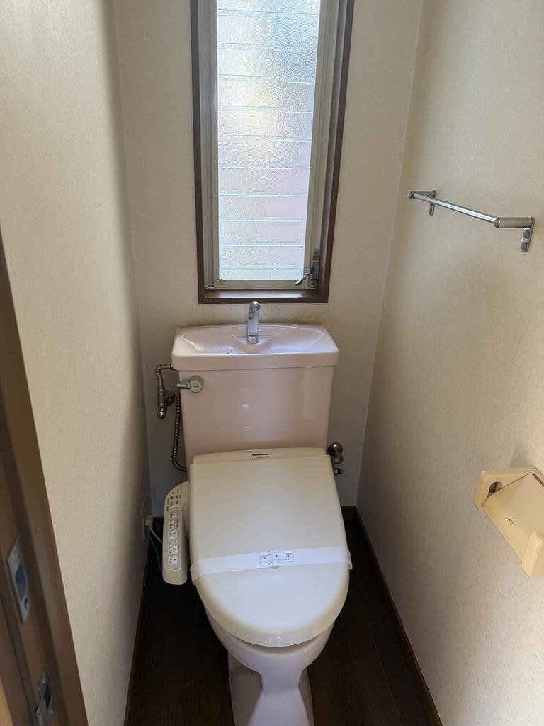 符津町貸家のトイレ写真