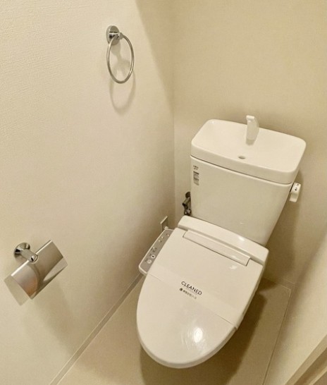 都営大江戸線 月島駅 徒歩2分 3階建 築13年のトイレ写真