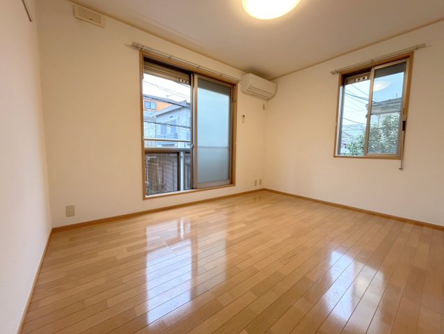 居室・リビング　★明るいフローリングの角部屋です★