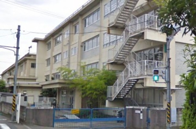 小学校　川崎市立南百合丘小学校（小学校）まで677m