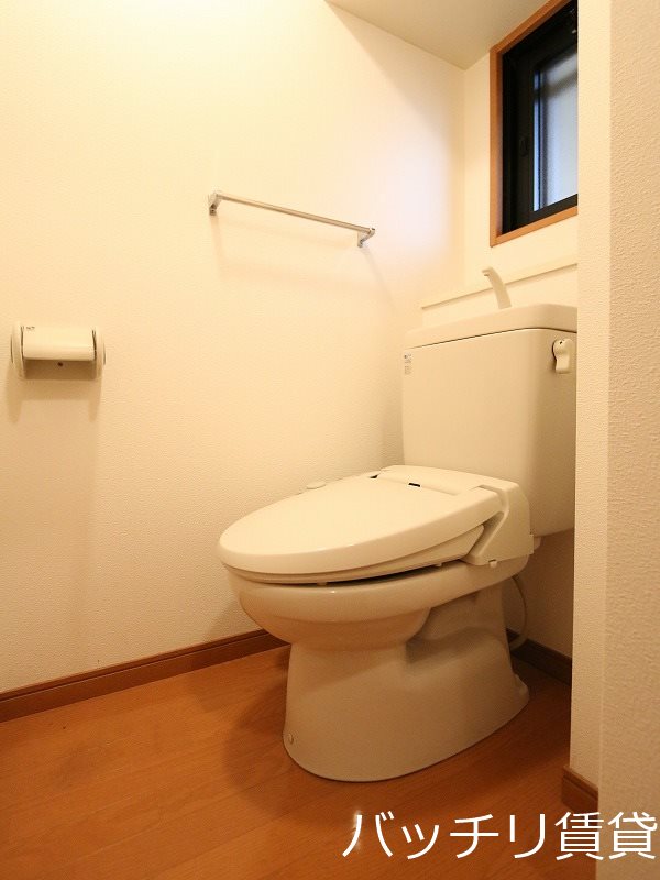 トイレ　別号室タイプの為、現状を優先します