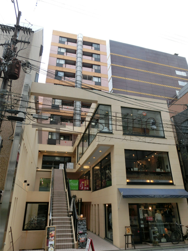 京都市中京区梅忠町のマンションの建物外観