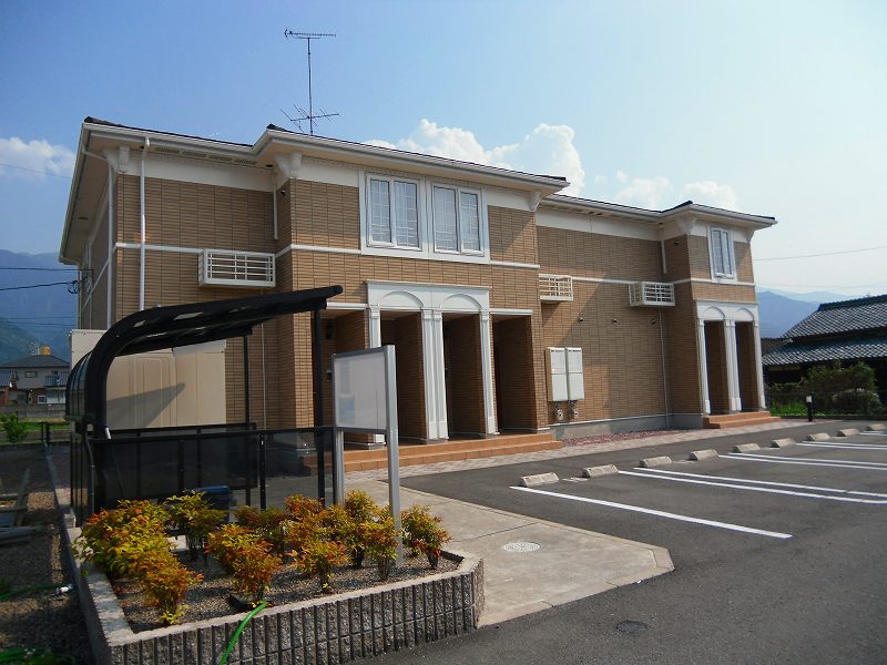 愛媛県新居浜市外山町（アパート）の賃貸物件の外観