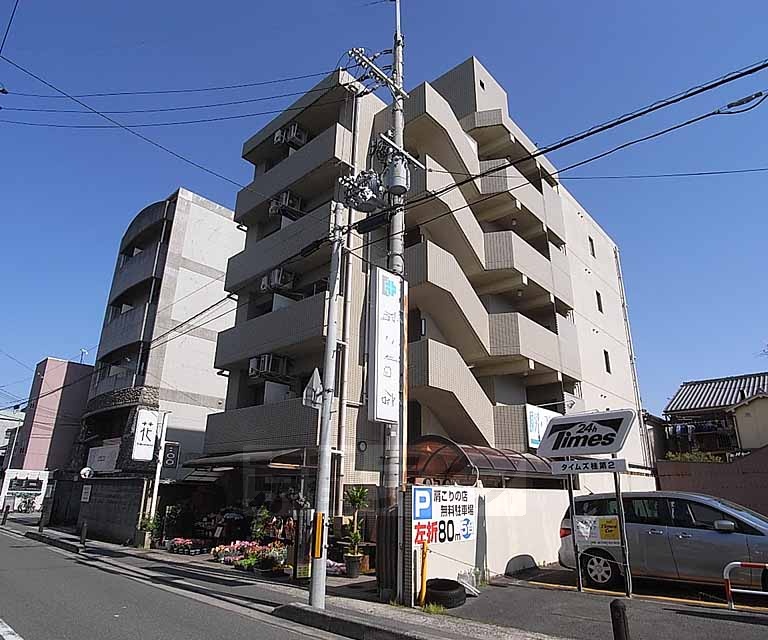 【京都市西京区桂野里町のマンションの建物外観】