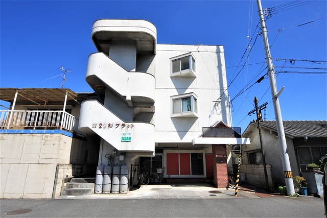 松山市土居田町のマンションの建物外観