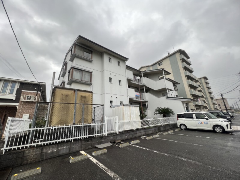 【北九州市八幡西区陣原のマンションの駐車場】