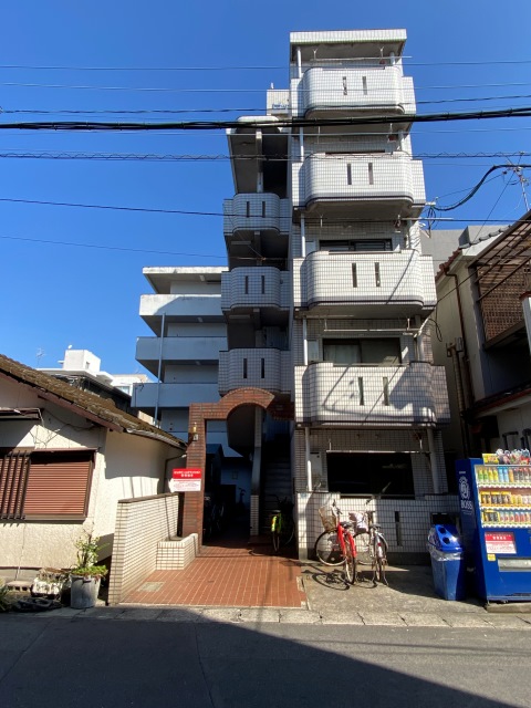 ビッグバーンズマンション下荒田の建物外観