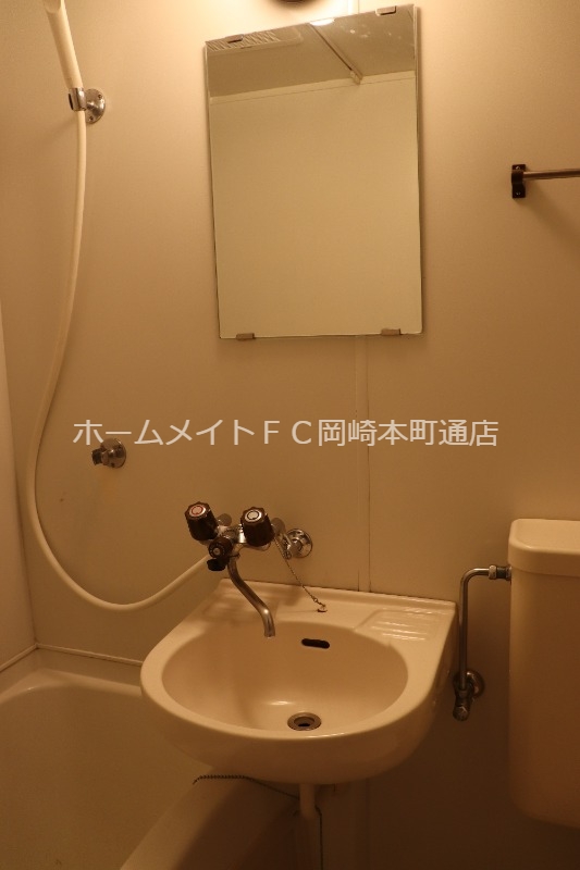 【岡崎市竜美東のアパートの洗面設備】