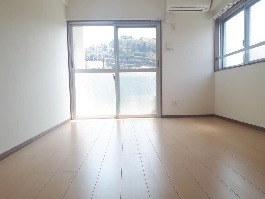 居室・リビング　南向きの陽当りのよいお部屋です♪