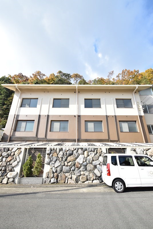 京都市北区大北山鏡石町のマンションの建物外観
