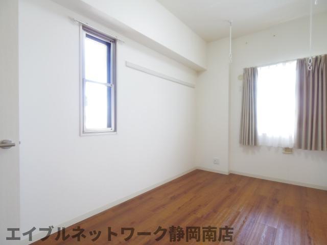 その他　広々とした洋室です