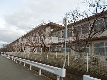 【姫路市網干区新在家のアパートの中学校】