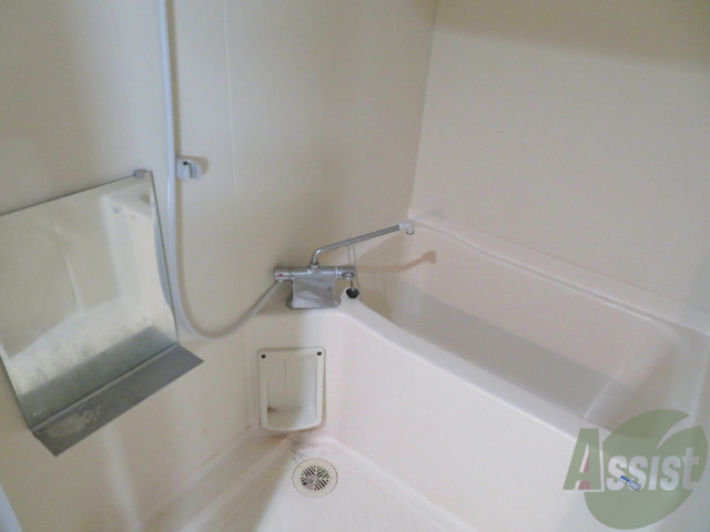 バス・シャワールーム　バスルームはこちらです。広々としてゆったり休めます。