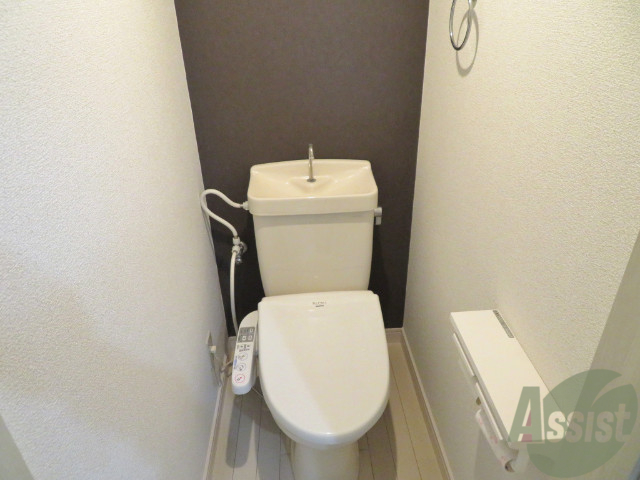 トイレ　ウォシュレット機能がついたトイレです。安心して使用できます。