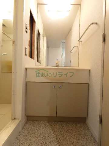【世田谷区駒沢のマンションの洗面設備】