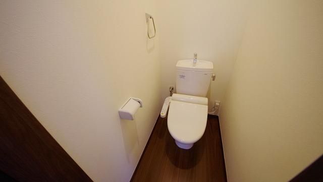 【新座市中野のアパートのトイレ】