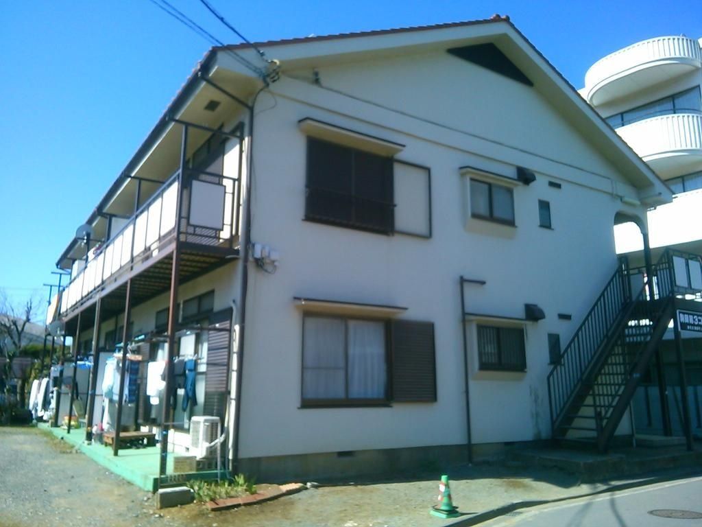 横浜市鶴見区駒岡のアパートの建物外観
