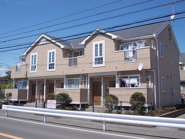 【日立市折笠町のアパートの建物外観】