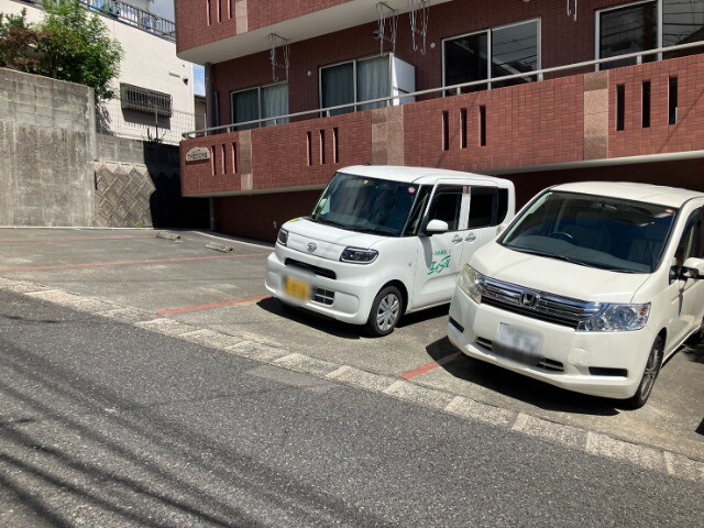 【トレゾアIIの駐車場】