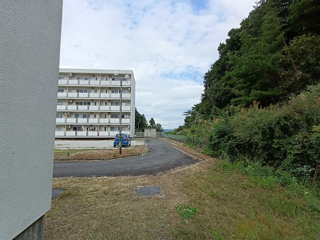 【大崎市岩出山のマンションの庭】