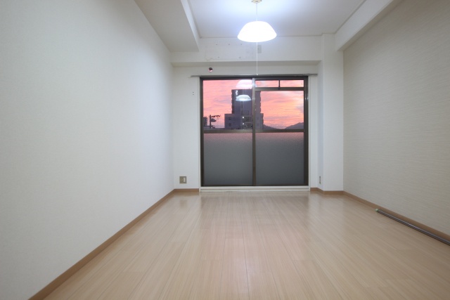 居室・リビング　写真は別部屋のものです。