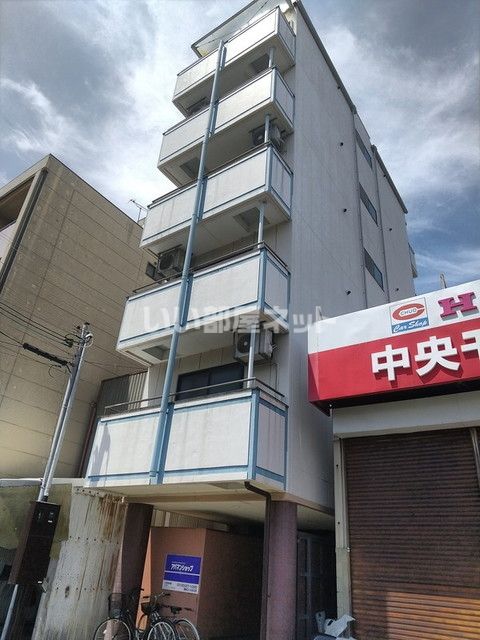 【和歌山市伝法橋南ノ丁のマンションのエントランス】